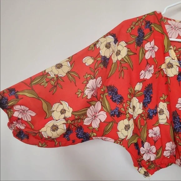 NWOT Floral wrap blouse - Picture 9 of 13